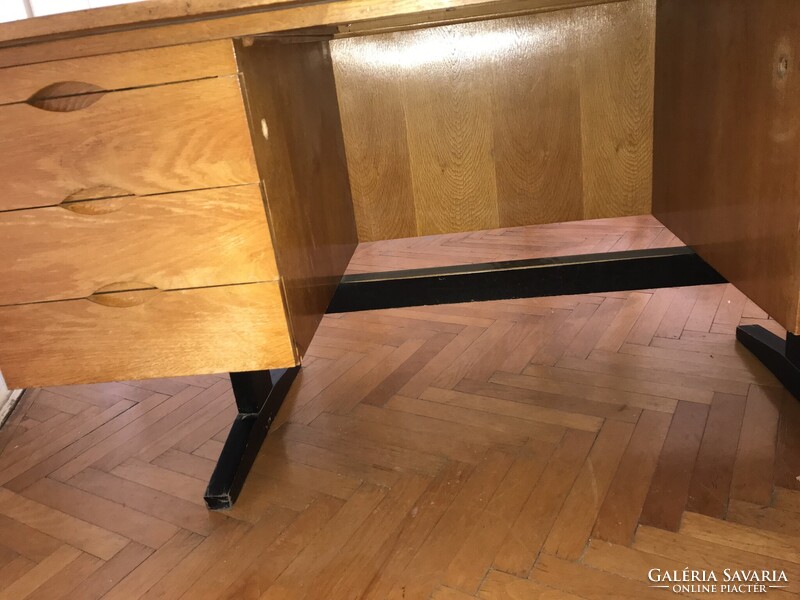 Ritkaság!!Elegáns mid- century modern , varrott műbőrrel díszített íróasztal