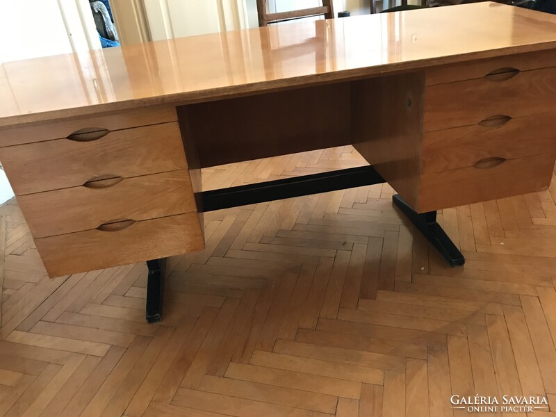 Ritkaság!!Elegáns mid- century modern , varrott műbőrrel díszített íróasztal