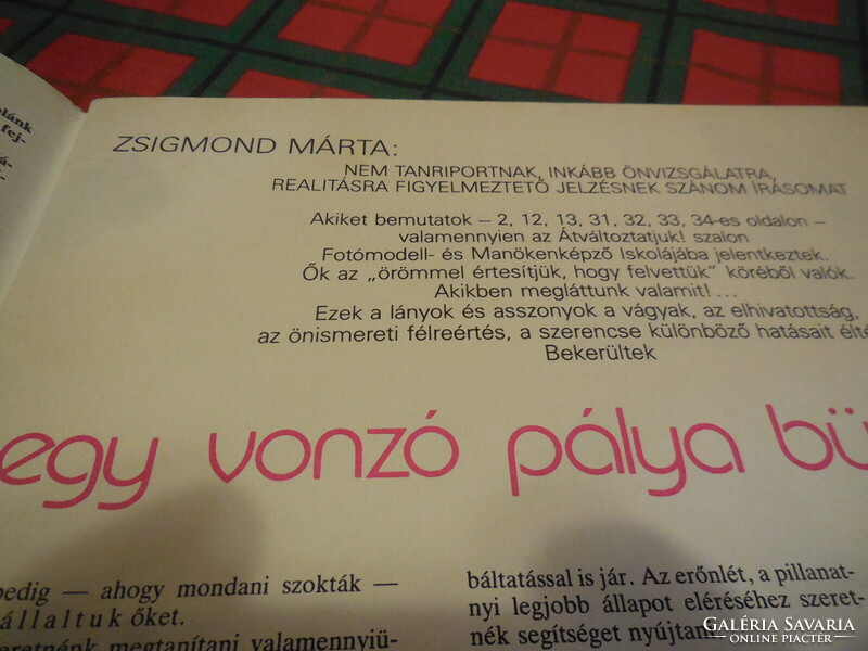Átváltoztatjuk  !  magazin 11988 évi  1 szám  . Női divat a 80 -as évekből  60 lapon