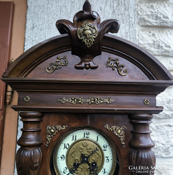 Antik cizellàlt réz díszes faragott Ónémet Bécsi rokokó különleges cizellàlt fali óra feles ütős