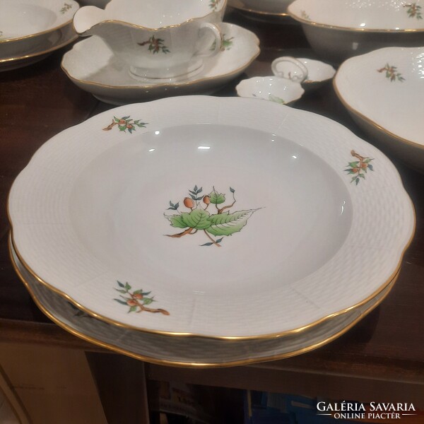 Herendi hecsedli, csipkebogyó mintás porcelán étkészlet