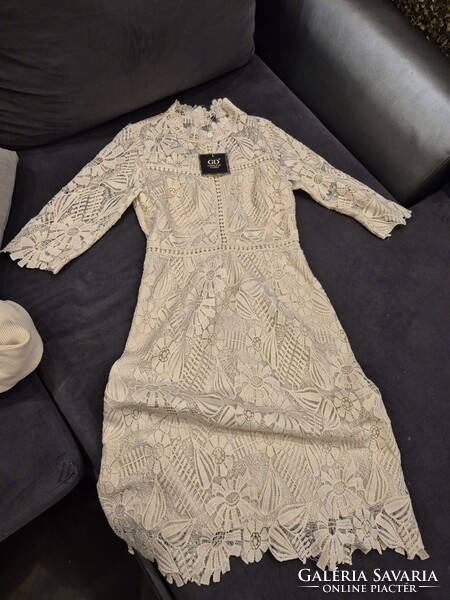 Csipkenői ruha