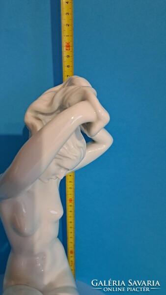 Herendi Fürdöző , 37 cm Haját fésülő Nő , Haját mosó Nő eladó !