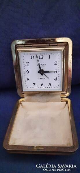 Európa márkájú utazó óra