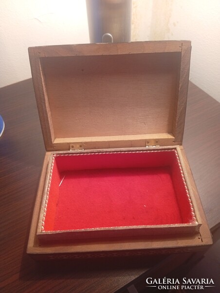 Damaszkuszi iszlám intarziás fadoboz csontberakással