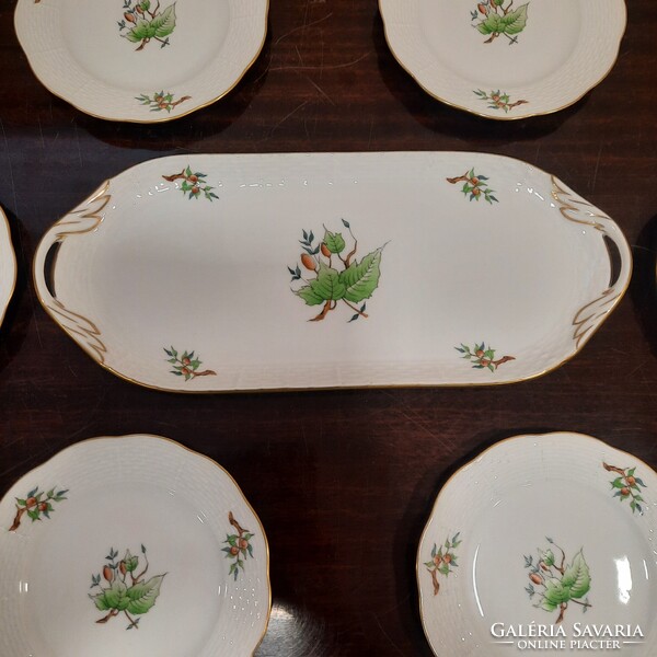 Herendi hecsedli, csipkebogyó mintás porcelán süteményes készlet