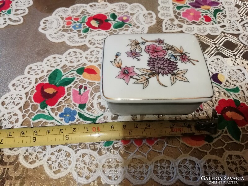 Antik porcelán Több 100 termék akciós aukciós vegye vigye