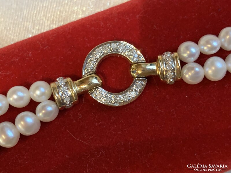 Gyémánt kapocs arany tagokkal dupla soros gyöngy nyakék.Igazolással