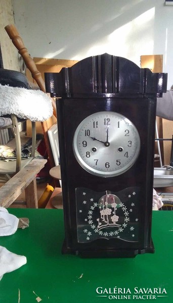 Retró fekete lakkozású Poláris falióra.