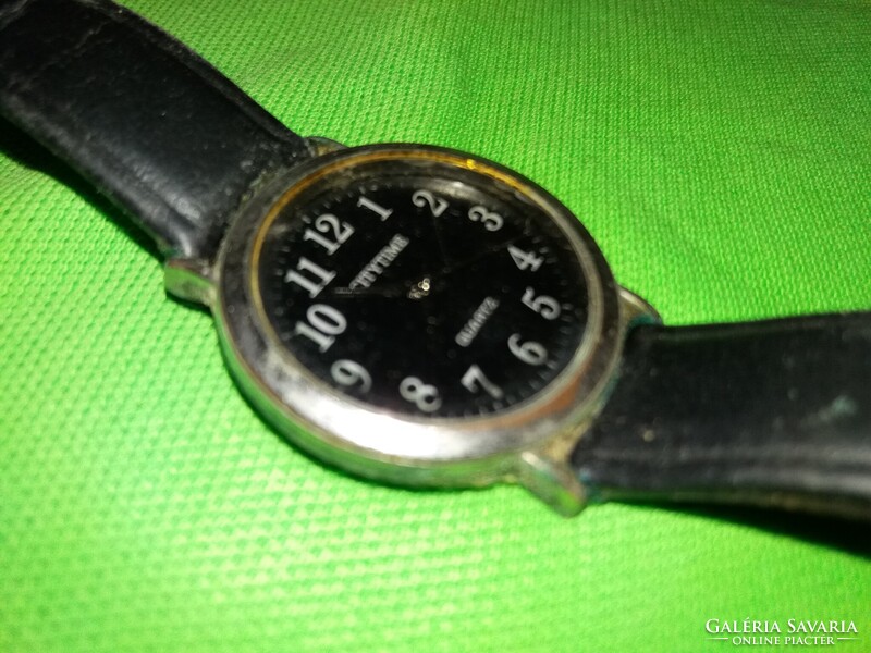 Retro CITY TIME quartz óra elem nélkül nem tesztelt a képek szerint