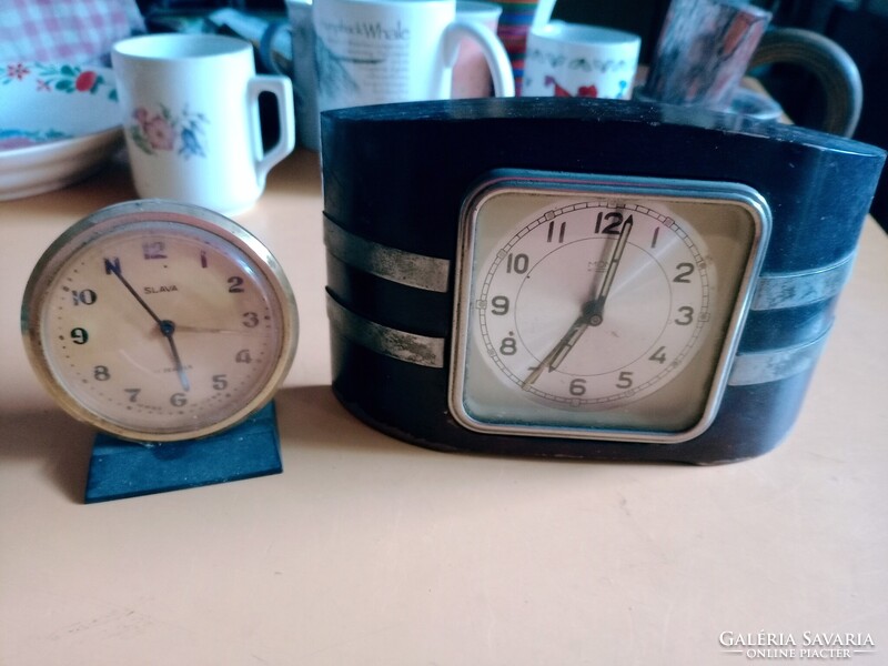 Kettő drb régi retró asztali Óra