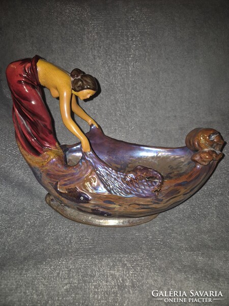 Zsolnay Halászó Lány