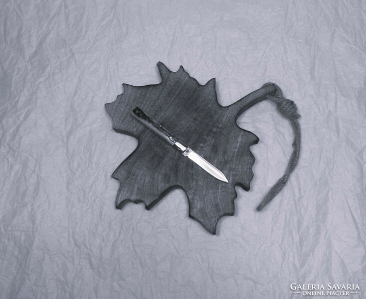 Az anyám kiskése. Kés, bicska, tőr, borotva.