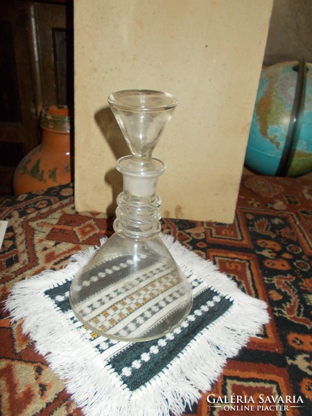 Art Deco stílusú likőrös üveg 