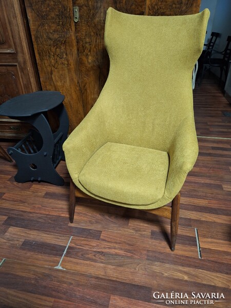 Gaubek Júlia gyönyörű fotelje frissen és teljesen felújítva