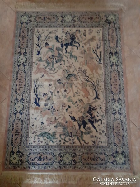 Nagyon szép Isfahan vadászjelenetes szőnyeg.