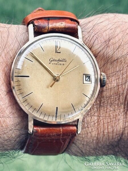 Gyönyörű Glashütte jelölt gyári szíj, jelölt csat és GUB doboz hibátlan állapotban! Doxa, omega, lon