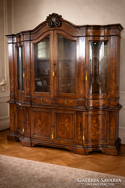 Hatalmas tálaló intarziás