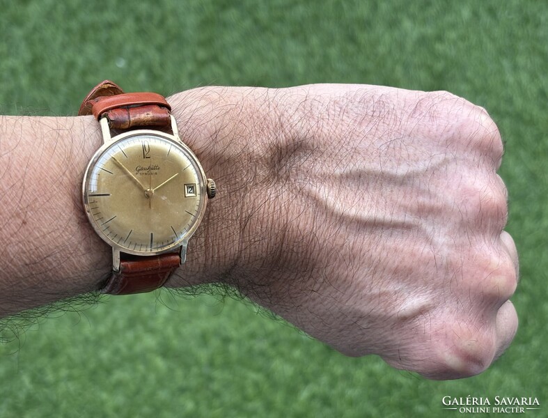 Gyönyörű Glashütte jelölt gyári szíj, jelölt csat és GUB doboz hibátlan állapotban! Doxa, omega, lon