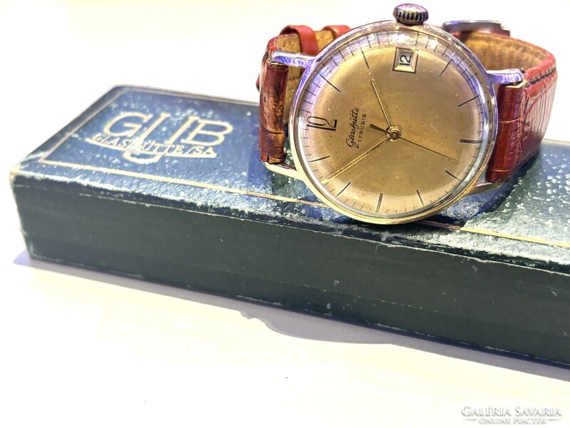 Gyönyörű Glashütte jelölt gyári szíj, jelölt csat és GUB doboz hibátlan állapotban! Doxa, omega, lon
