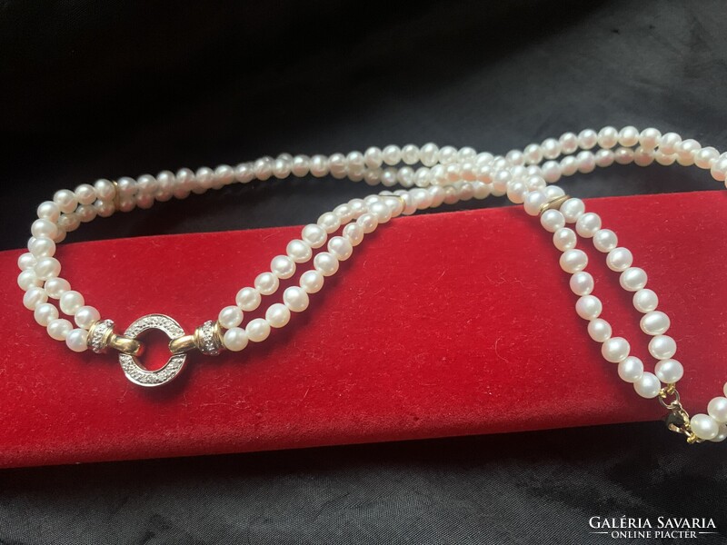 Gyémánt kapocs arany tagokkal dupla soros gyöngy nyakék.Igazolással