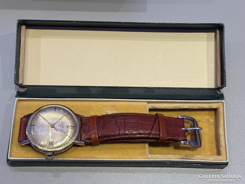 Gyönyörű Glashütte jelölt gyári szíj, jelölt csat és GUB doboz hibátlan állapotban! Doxa, omega, lon