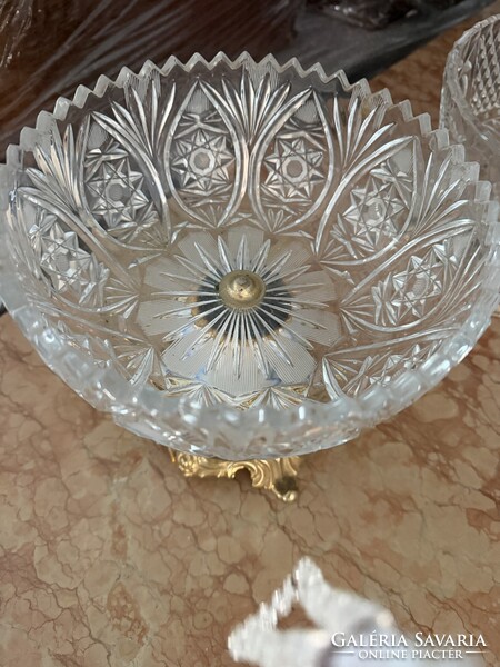 Kristály kínáló porcelánnal