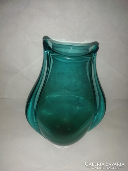 Miloslav Klinger türkiz üveg váza - 18,5 cm magas (25/d)
