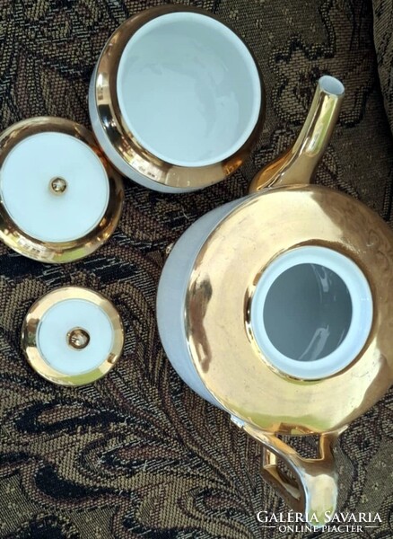 Századfordulós Biedermeier stílusú dúsan aranyozott fehér arany porcelán teáskészlet tálcával