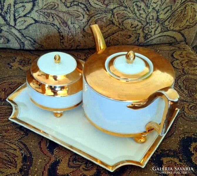 Századfordulós Biedermeier stílusú dúsan aranyozott fehér arany porcelán teáskészlet tálcával
