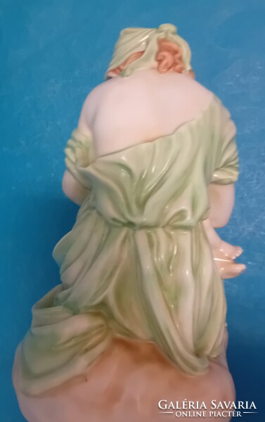 Herendi anyaság , szoptató nő