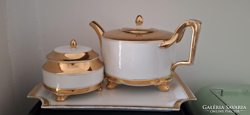 Századfordulós Biedermeier stílusú dúsan aranyozott fehér arany porcelán teáskészlet tálcával