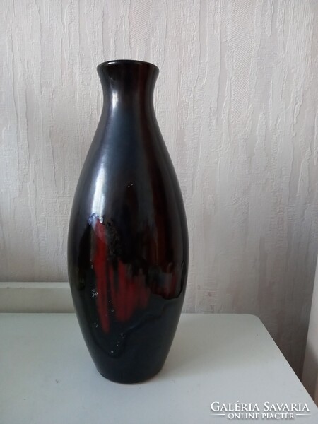 Fekete kerámia váza