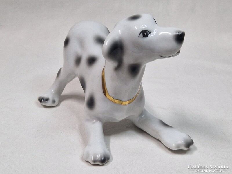 Porcelán dalmata kutya arany színű nyakörvvel figura hibátlan állapotban 15 cm. hosszú