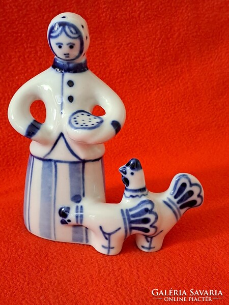 Vintage szovjet/orosz Gzselj / Gzhel tyúkot etető nő porcelán figura