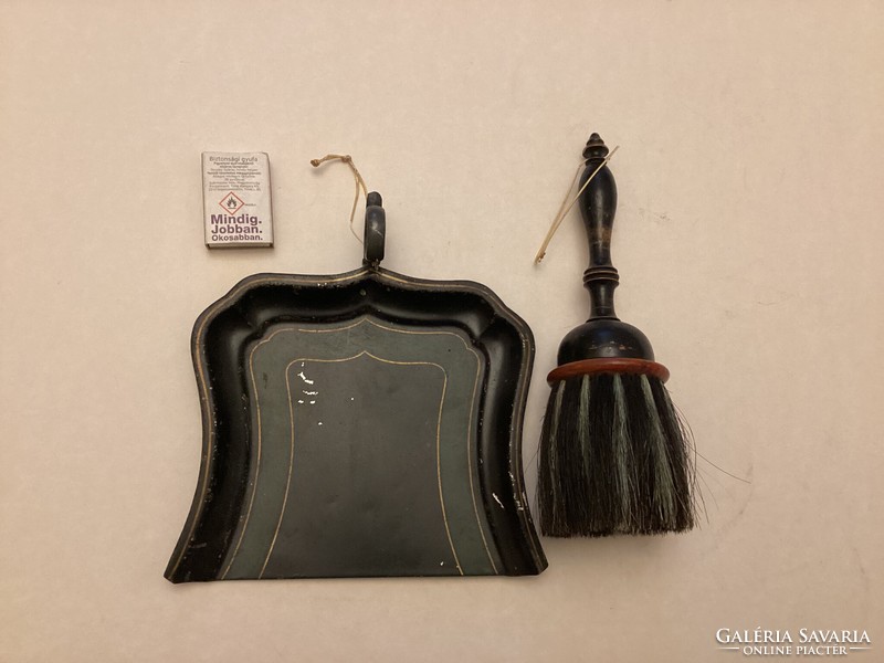 Antik morzsalapát + morzsa seprű .