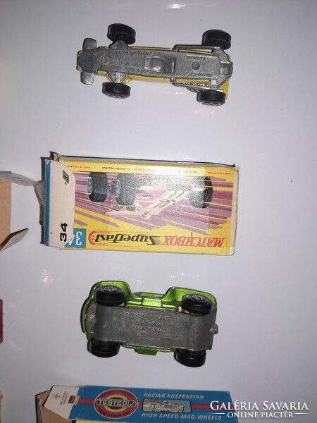 21 darab régi eredeti modellautó