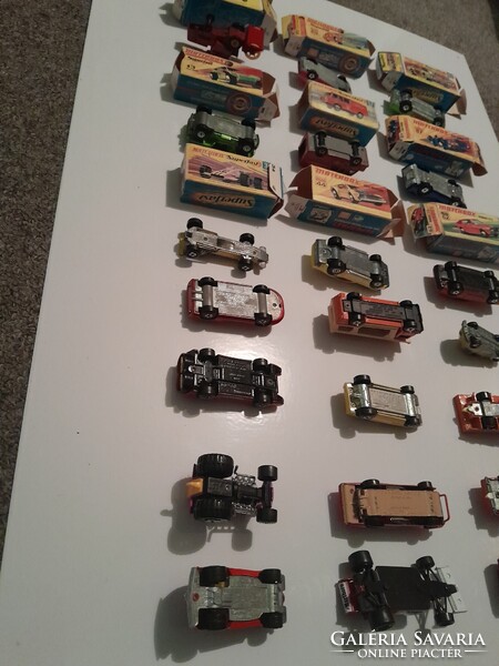 21 darab régi eredeti modellautó