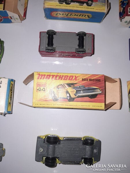 21 darab régi eredeti modellautó