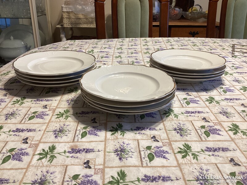 Zsolnay süteményes tányér 12 db .