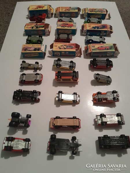 21 darab régi eredeti modellautó