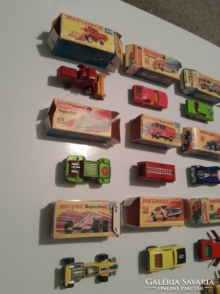 21 darab régi eredeti modellautó