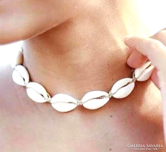 White real shell adjustable Necklace. Brand new can be adjustable size