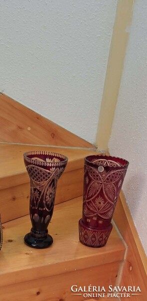 Eladó két darab csiszolt kristály váza