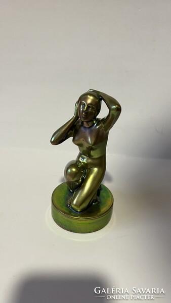 Eozin Zsolnay figura