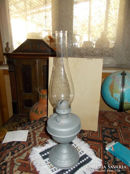 Pléh aljú petróleum lámpa