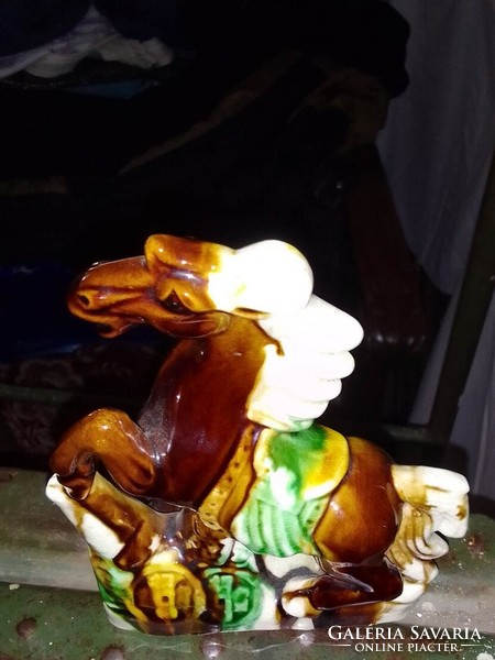 Megvadult ló. Kerámia