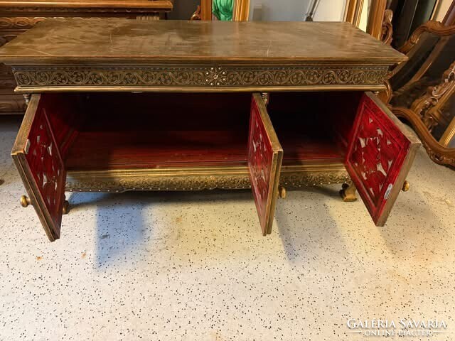 Áttört mintás gyönyörű láda