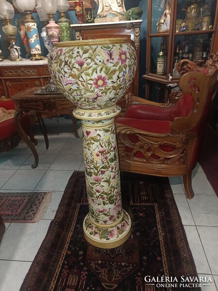 Zsolnay családi pecsétes kaspó posztamwnssel, 1880