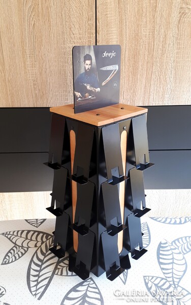 Deejo bicska tartó, forgó állvány 24 db 37g-os bicskának. Kés, bicska, tőr, bortva.